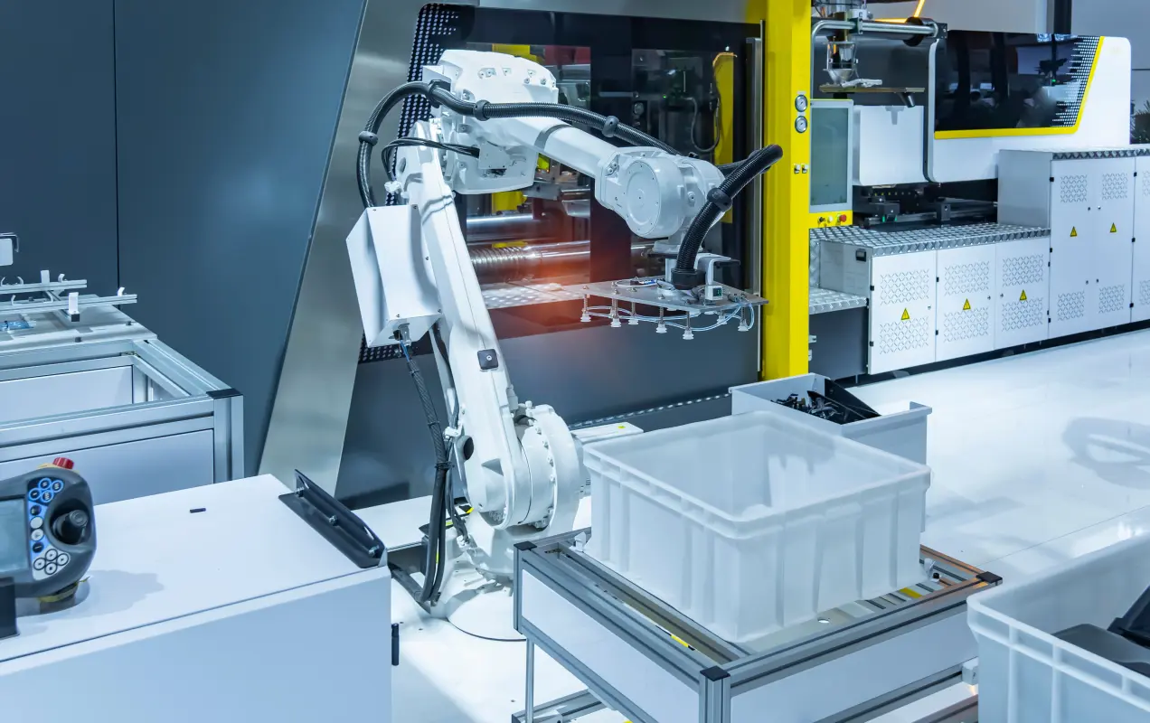 産業用ロボットによる工場の自動化で生産効率向上と品質の安定！